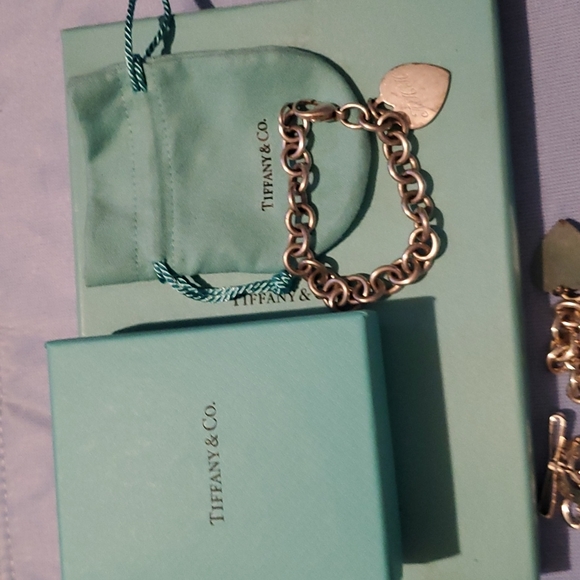 Tiffany & Co Bracelet with a heart shaped charm - Picture 10 of 16